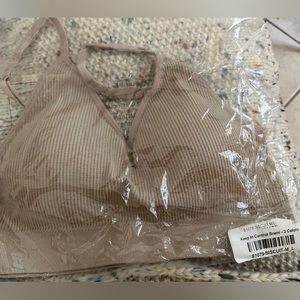 Brami Bra Womens Size M/L in Biscuit NWT has cups